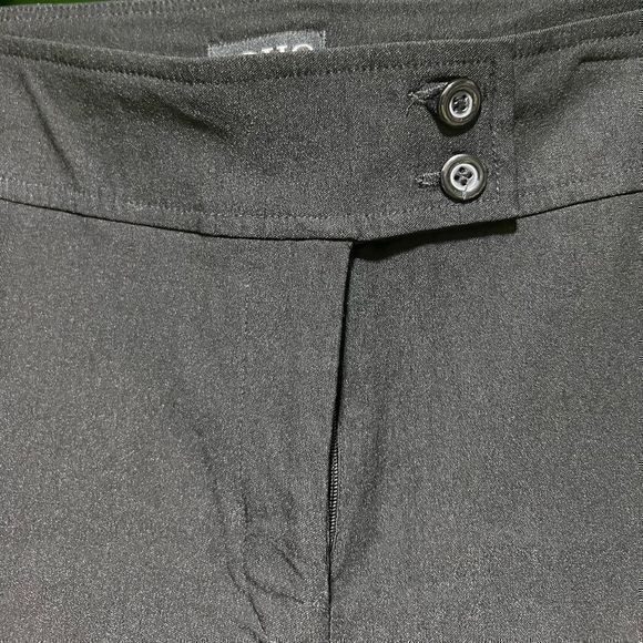 Soho Apparel Ltd. Women's Capri Pants Stretch Pockets Flat Front Black Size 14 - Picture 4 of 5